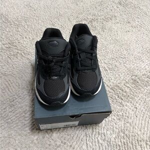 New Balance 2002 Kids Shoes PC2002BK Black | Brand New w/ Box | Size 12Y
